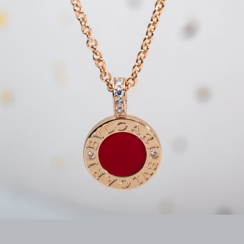 Bo*te*ga venenta necklaces